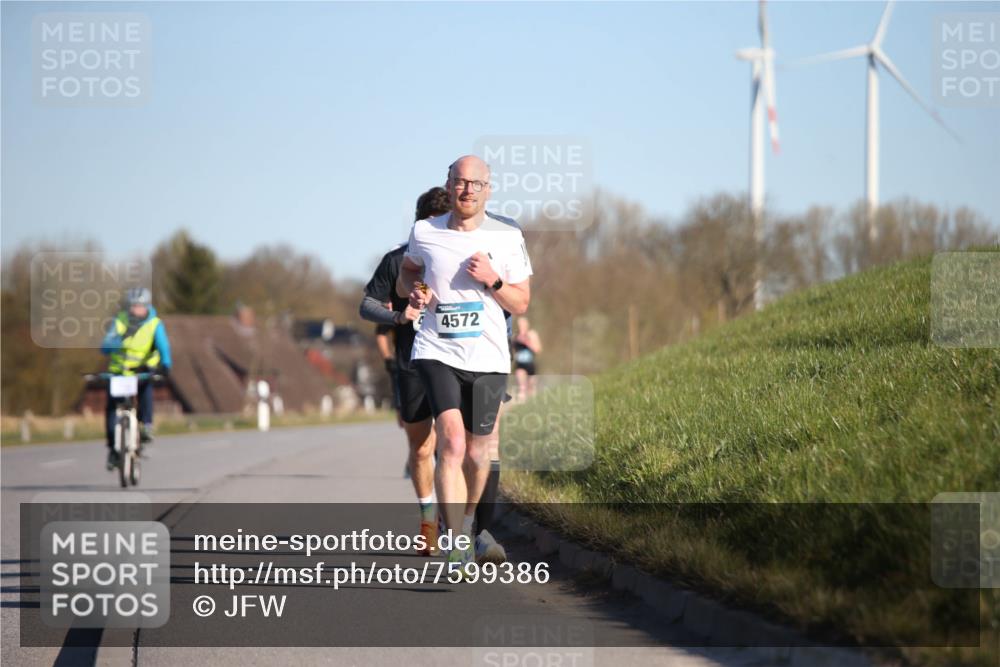 06.04.2025 - 44. Internationalen Wilhelmsburger Insellauf Jannik Wohlers http://msf.ph/oto/7599386 06.04.2025 09:18:23 Laufen 4572 meine-sportfotos.de