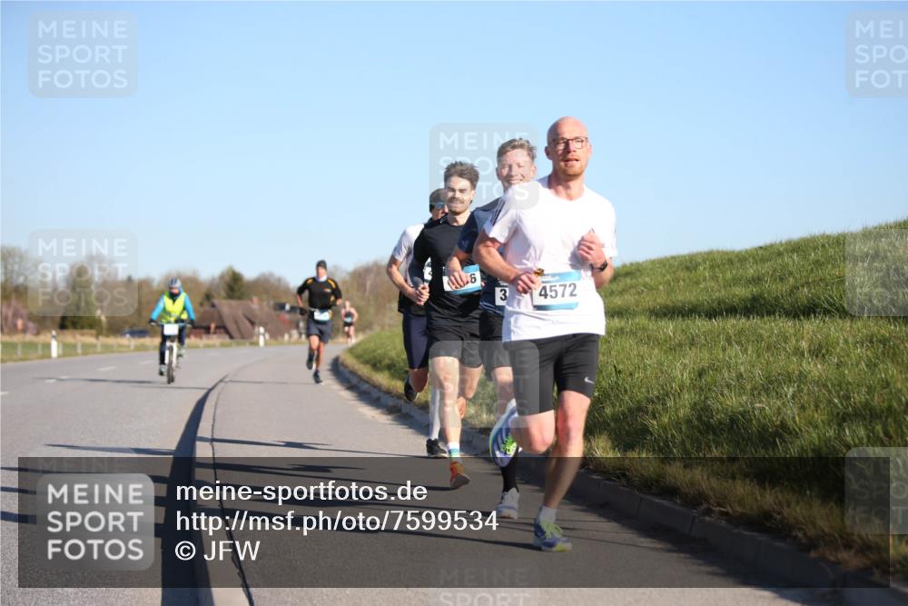 06.04.2025 - 44. Internationalen Wilhelmsburger Insellauf Jannik Wohlers http://msf.ph/oto/7599534 06.04.2025 09:18:26 Laufen 3, 4572 meine-sportfotos.de