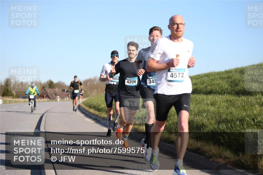 06.04.2025 - 44. Internationalen Wilhelmsburger Insellauf Jannik Wohlers http://msf.ph/oto/7599575 06.04.2025 09:18:27 Laufen 4572, 4052, 4206, 345 meine-sportfotos.de