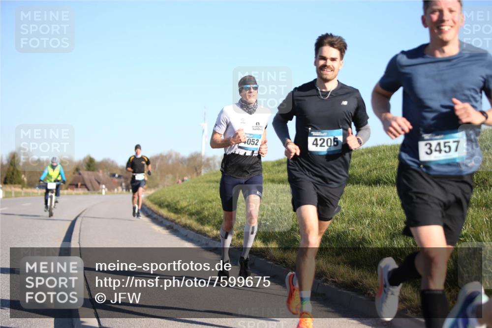 06.04.2025 - 44. Internationalen Wilhelmsburger Insellauf Jannik Wohlers http://msf.ph/oto/7599675 06.04.2025 09:18:28 Laufen 4052, 4205, 3457 meine-sportfotos.de