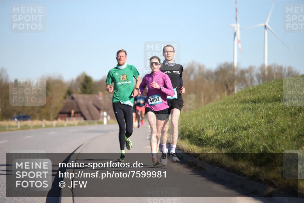 06.04.2025 - 44. Internationalen Wilhelmsburger Insellauf Jannik Wohlers http://msf.ph/oto/7599981 06.04.2025 09:18:51 Laufen 4492 meine-sportfotos.de