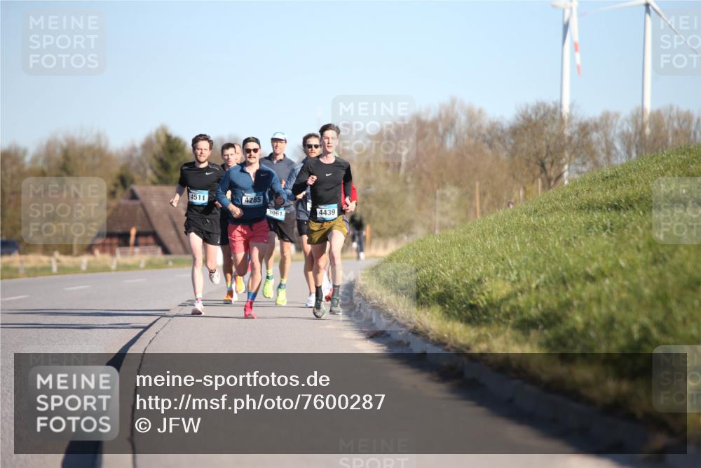 06.04.2025 - 44. Internationalen Wilhelmsburger Insellauf Jannik Wohlers http://msf.ph/oto/7600287 06.04.2025 09:18:57 Laufen 4511, 4285, 3961, 4439 meine-sportfotos.de