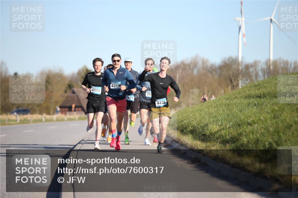 06.04.2025 - 44. Internationalen Wilhelmsburger Insellauf Jannik Wohlers http://msf.ph/oto/7600317 06.04.2025 09:18:59 Laufen 4511, 4285, 3961, 356, 4439 meine-sportfotos.de
