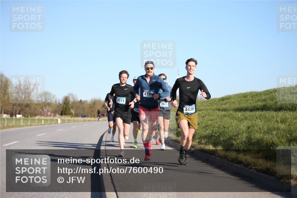 06.04.2025 - 44. Internationalen Wilhelmsburger Insellauf Jannik Wohlers http://msf.ph/oto/7600490 06.04.2025 09:19:03 Laufen 4511, 396, 428, 3566, 4439 meine-sportfotos.de