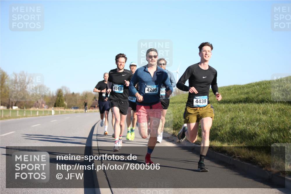 06.04.2025 - 44. Internationalen Wilhelmsburger Insellauf Jannik Wohlers http://msf.ph/oto/7600506 06.04.2025 09:19:04 Laufen 451, 3961, 4285, 566, 4439 meine-sportfotos.de