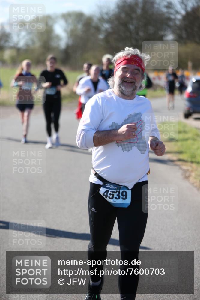 06.04.2025 - 44. Internationalen Wilhelmsburger Insellauf Jannik Wohlers http://msf.ph/oto/7600703 06.04.2025 10:43:03 Laufen 4539 meine-sportfotos.de
