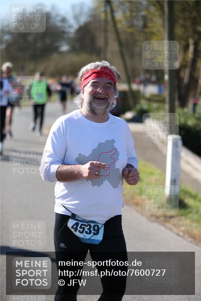 06.04.2025 - 44. Internationalen Wilhelmsburger Insellauf Jannik Wohlers http://msf.ph/oto/7600727 06.04.2025 10:43:04 Laufen 14, 4539 meine-sportfotos.de