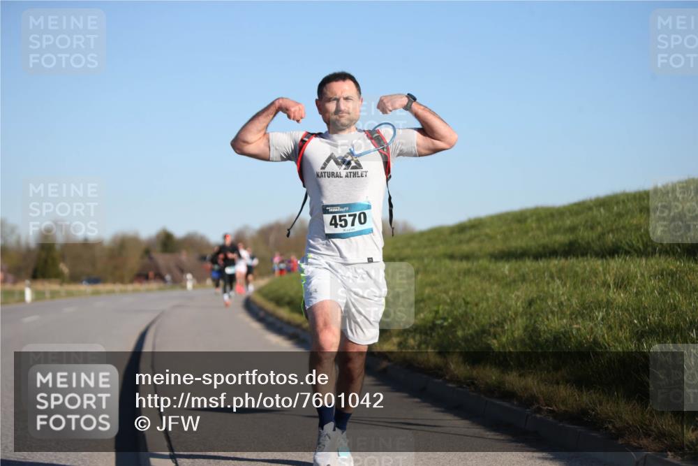 06.04.2025 - 44. Internationalen Wilhelmsburger Insellauf Jannik Wohlers http://msf.ph/oto/7601042 06.04.2025 09:19:29 Laufen 4570 meine-sportfotos.de