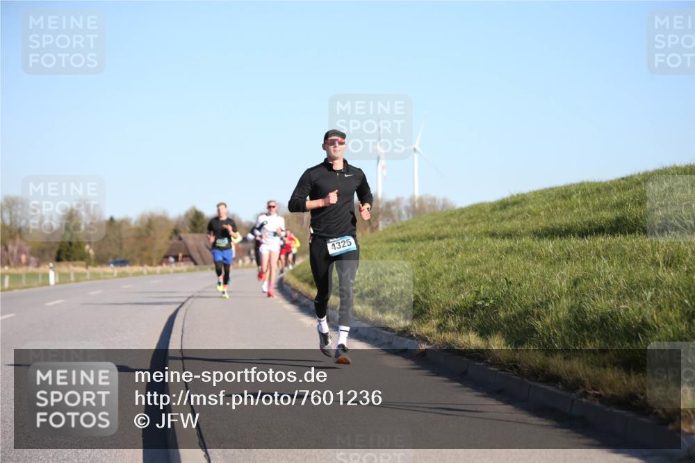 06.04.2025 - 44. Internationalen Wilhelmsburger Insellauf Jannik Wohlers http://msf.ph/oto/7601236 06.04.2025 09:19:36 Laufen 4325 meine-sportfotos.de