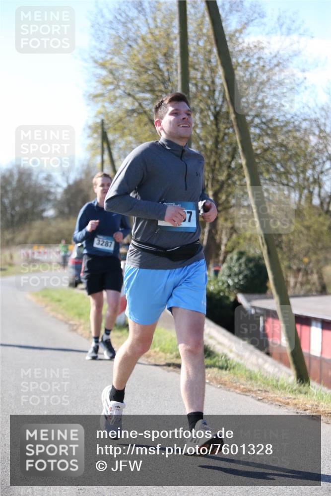 06.04.2025 - 44. Internationalen Wilhelmsburger Insellauf Jannik Wohlers http://msf.ph/oto/7601328 06.04.2025 10:44:21 Laufen 3287, 44 meine-sportfotos.de