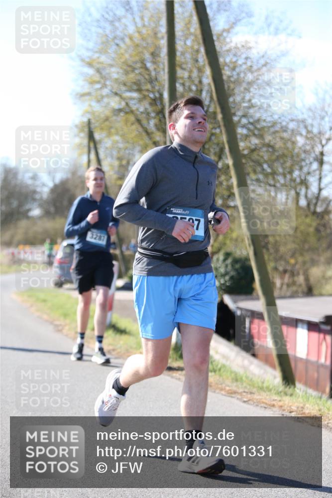 06.04.2025 - 44. Internationalen Wilhelmsburger Insellauf Jannik Wohlers http://msf.ph/oto/7601331 06.04.2025 10:44:21 Laufen 3287, 7 meine-sportfotos.de