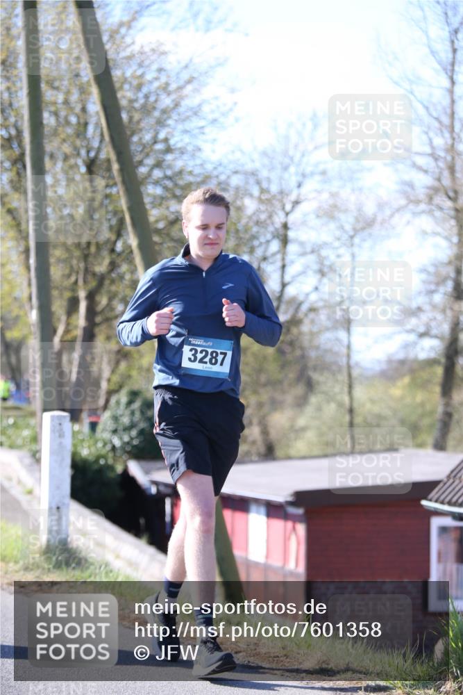 06.04.2025 - 44. Internationalen Wilhelmsburger Insellauf Jannik Wohlers http://msf.ph/oto/7601358 06.04.2025 10:44:23 Laufen 3287 meine-sportfotos.de