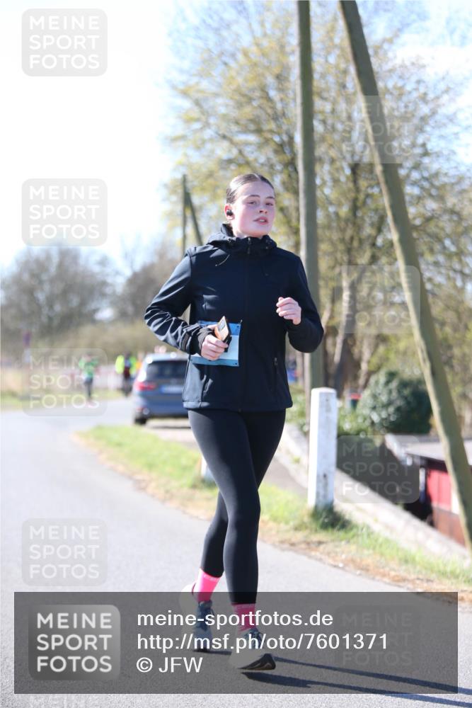 06.04.2025 - 44. Internationalen Wilhelmsburger Insellauf Jannik Wohlers http://msf.ph/oto/7601371 06.04.2025 10:44:25 Laufen  meine-sportfotos.de