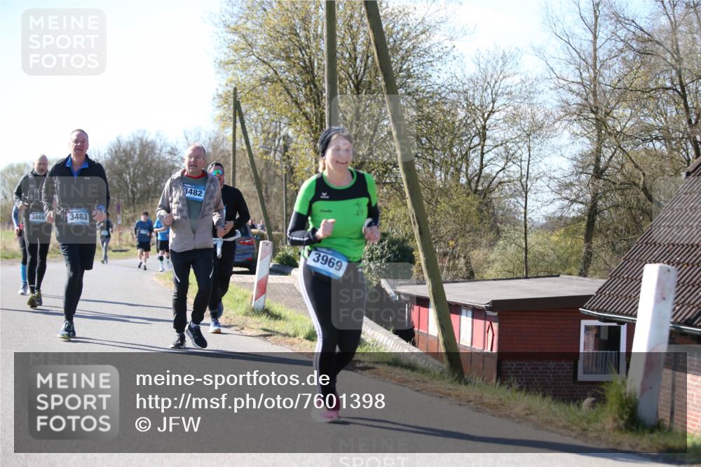 06.04.2025 - 44. Internationalen Wilhelmsburger Insellauf Jannik Wohlers http://msf.ph/oto/7601398 06.04.2025 10:44:45 Laufen 3868, 3483, 3482, 3969 meine-sportfotos.de