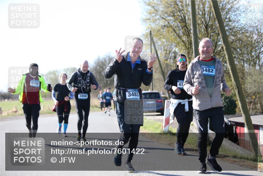 06.04.2025 - 44. Internationalen Wilhelmsburger Insellauf Jannik Wohlers http://msf.ph/oto/7601422 06.04.2025 10:44:46 Laufen 5106, 3868, 3483, 41, 3482 meine-sportfotos.de