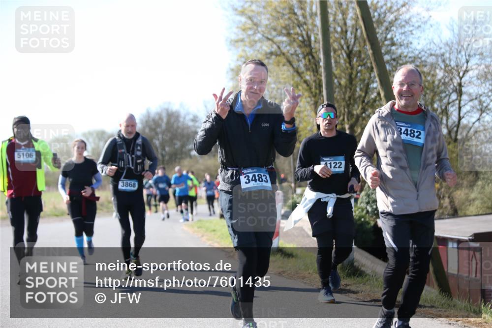 06.04.2025 - 44. Internationalen Wilhelmsburger Insellauf Jannik Wohlers http://msf.ph/oto/7601435 06.04.2025 10:44:47 Laufen 5106, 3868, 3483, 122, 3482 meine-sportfotos.de