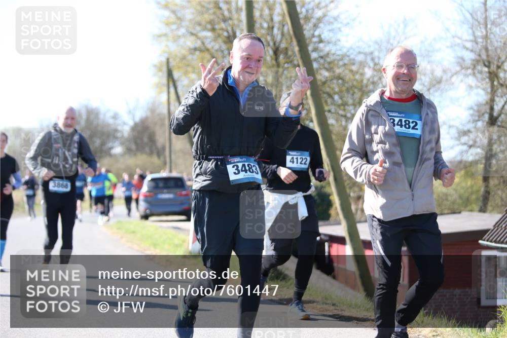 06.04.2025 - 44. Internationalen Wilhelmsburger Insellauf Jannik Wohlers http://msf.ph/oto/7601447 06.04.2025 10:44:47 Laufen 3868, 3483, 4122, 3482 meine-sportfotos.de