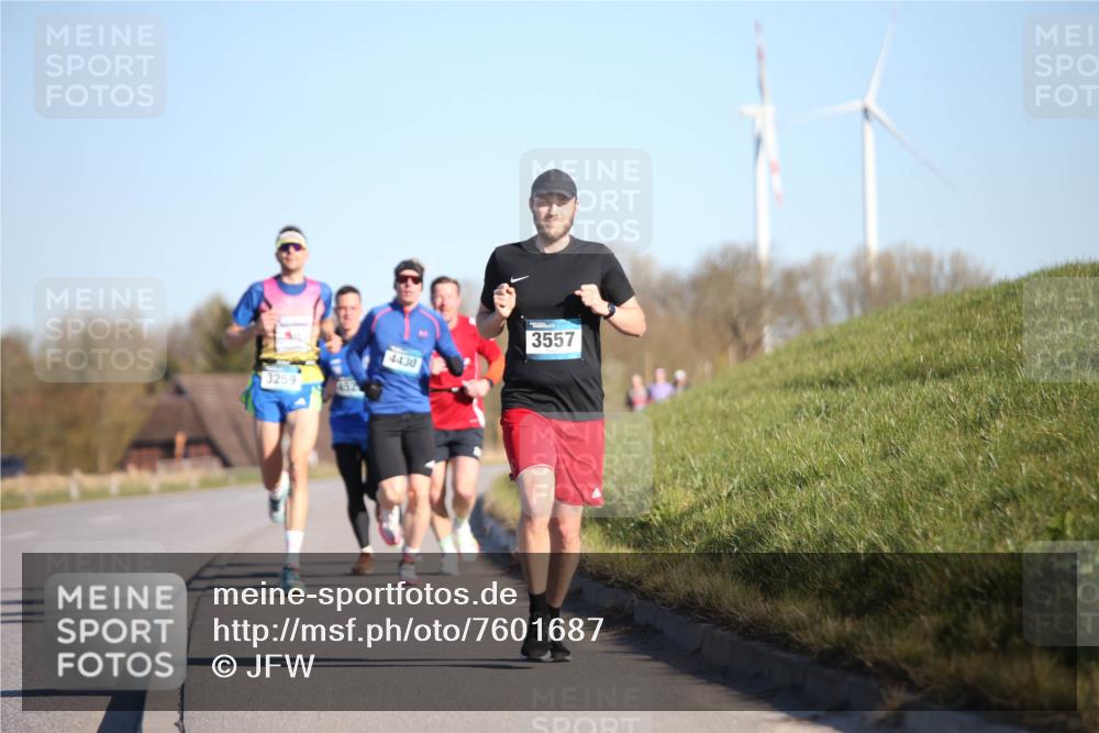 06.04.2025 - 44. Internationalen Wilhelmsburger Insellauf Jannik Wohlers http://msf.ph/oto/7601687 06.04.2025 09:19:47 Laufen 3259, 452, 4430, 3557 meine-sportfotos.de