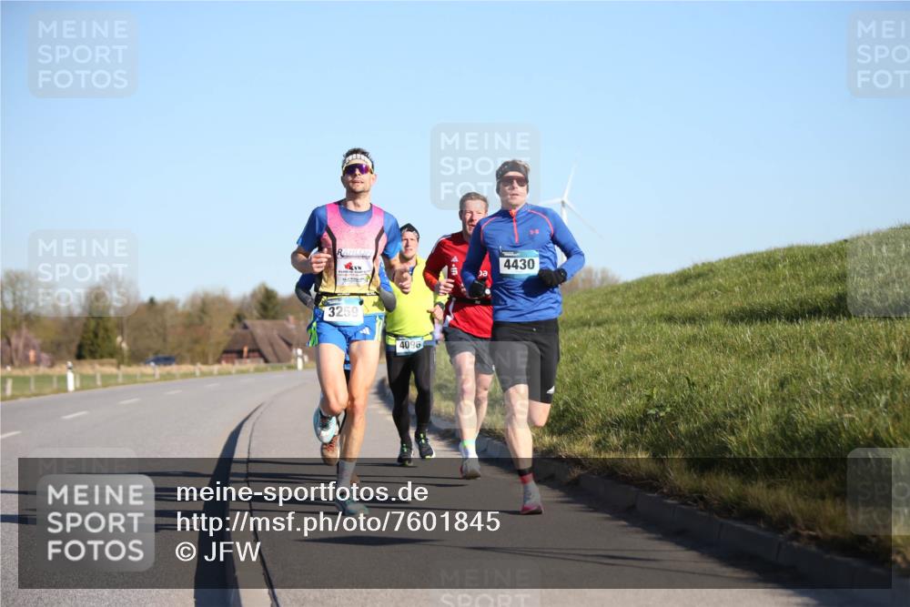 06.04.2025 - 44. Internationalen Wilhelmsburger Insellauf Jannik Wohlers http://msf.ph/oto/7601845 06.04.2025 09:19:51 Laufen 3259, 4096, 4430 meine-sportfotos.de