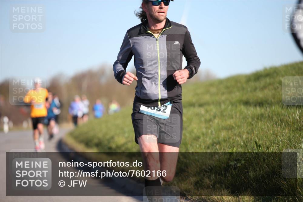 06.04.2025 - 44. Internationalen Wilhelmsburger Insellauf Jannik Wohlers http://msf.ph/oto/7602166 06.04.2025 09:20:14 Laufen 032 meine-sportfotos.de