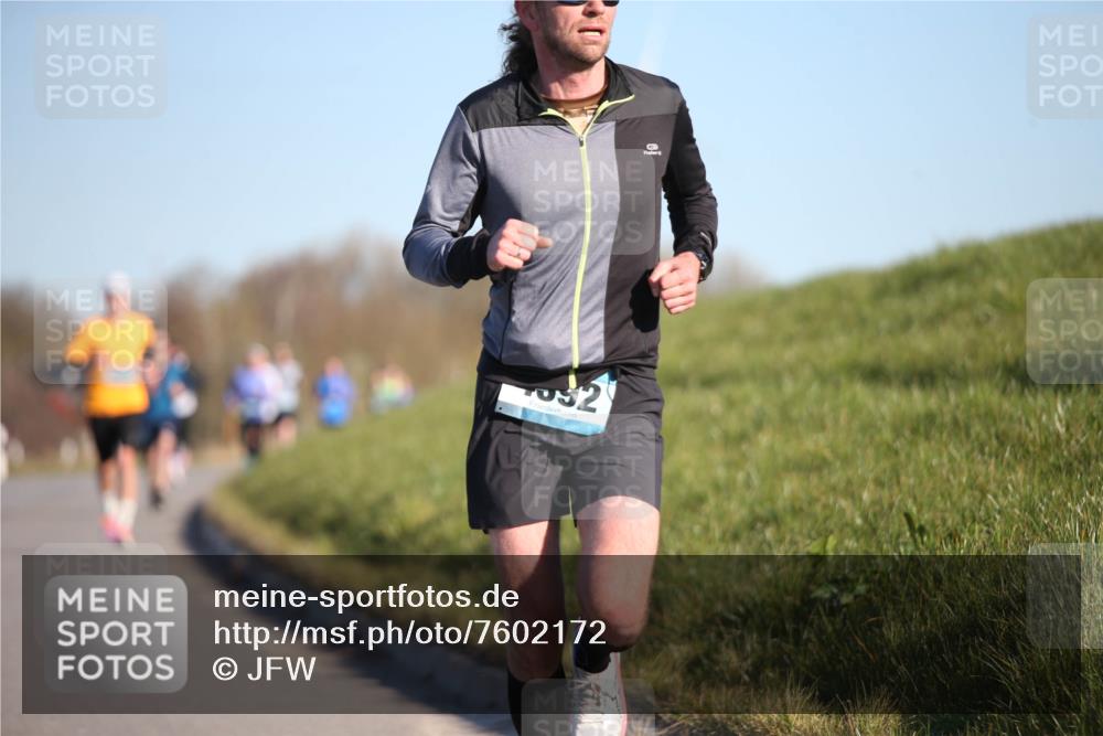 06.04.2025 - 44. Internationalen Wilhelmsburger Insellauf Jannik Wohlers http://msf.ph/oto/7602172 06.04.2025 09:20:14 Laufen 032 meine-sportfotos.de