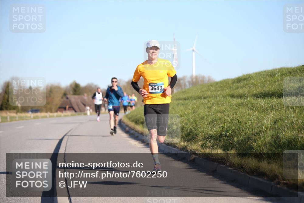 06.04.2025 - 44. Internationalen Wilhelmsburger Insellauf Jannik Wohlers http://msf.ph/oto/7602250 06.04.2025 09:20:21 Laufen 3643 meine-sportfotos.de