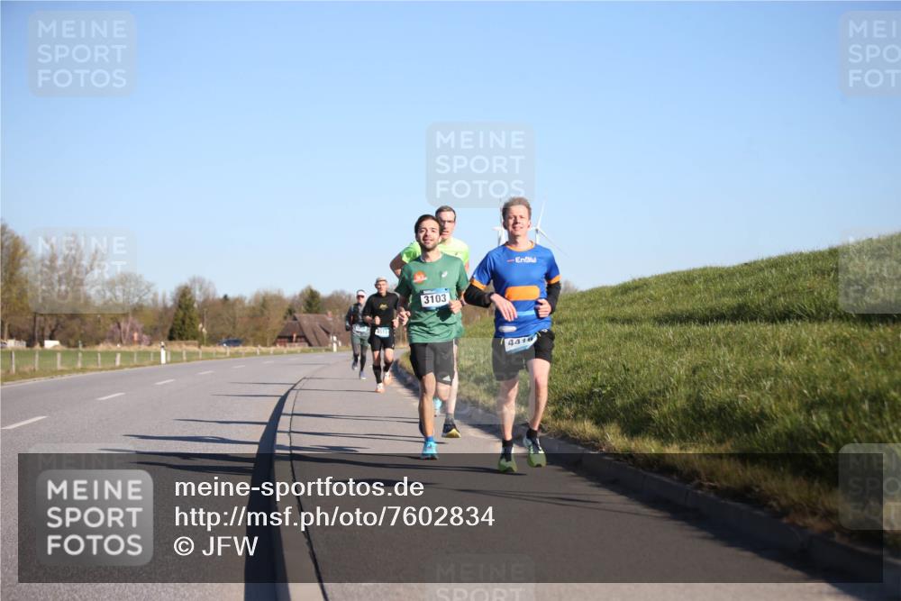 06.04.2025 - 44. Internationalen Wilhelmsburger Insellauf Jannik Wohlers http://msf.ph/oto/7602834 06.04.2025 09:20:39 Laufen 3103, 4416 meine-sportfotos.de