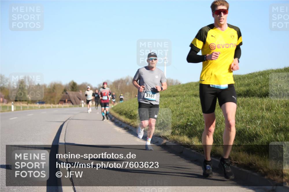 06.04.2025 - 44. Internationalen Wilhelmsburger Insellauf Jannik Wohlers http://msf.ph/oto/7603623 06.04.2025 09:21:11 Laufen 3161 meine-sportfotos.de