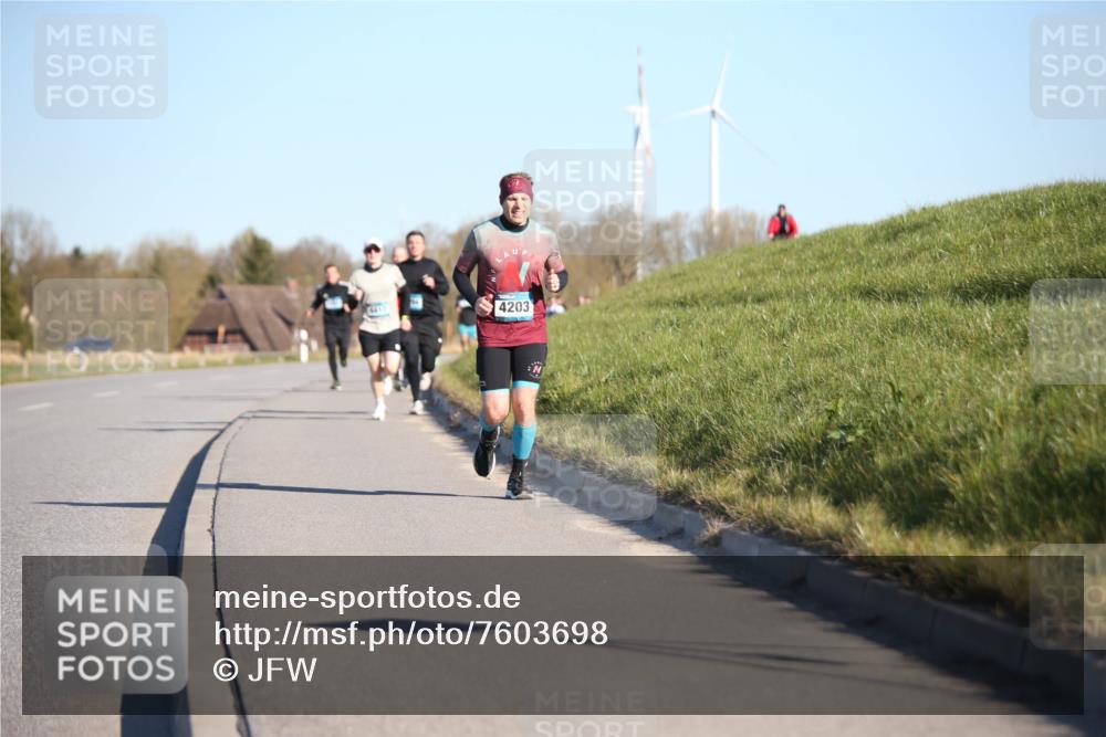 06.04.2025 - 44. Internationalen Wilhelmsburger Insellauf Jannik Wohlers http://msf.ph/oto/7603698 06.04.2025 09:21:14 Laufen 4417, 4203 meine-sportfotos.de