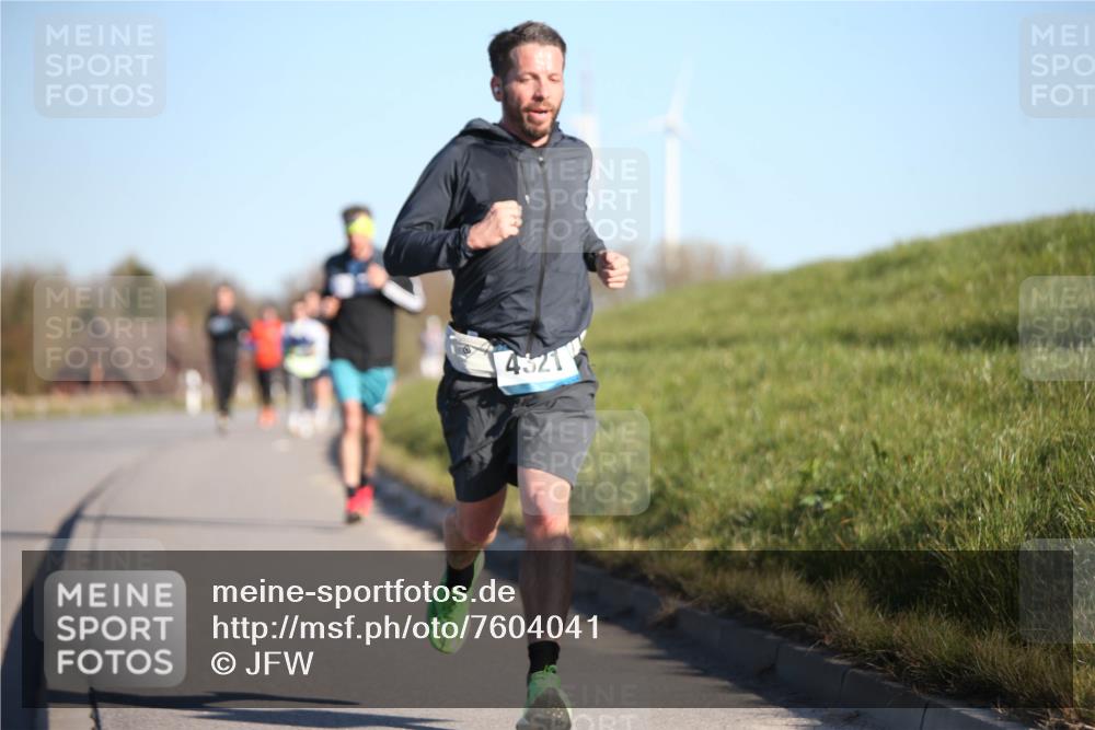 06.04.2025 - 44. Internationalen Wilhelmsburger Insellauf Jannik Wohlers http://msf.ph/oto/7604041 06.04.2025 09:21:29 Laufen  meine-sportfotos.de