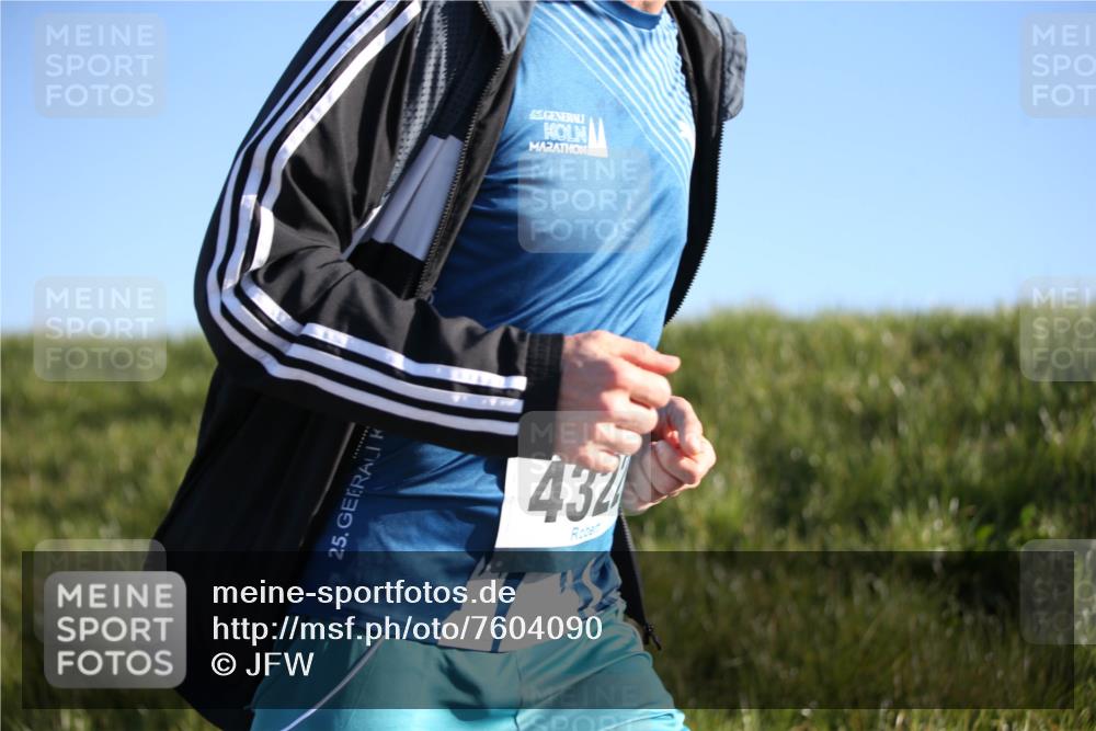 06.04.2025 - 44. Internationalen Wilhelmsburger Insellauf Jannik Wohlers http://msf.ph/oto/7604090 06.04.2025 09:21:34 Laufen 25, 432 meine-sportfotos.de