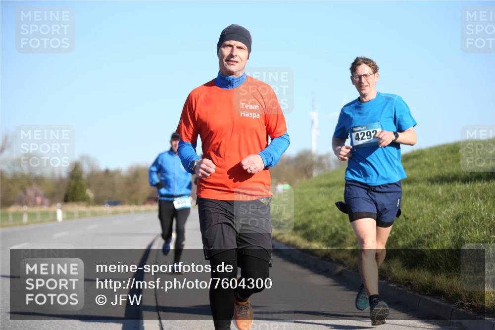 06.04.2025 - 44. Internationalen Wilhelmsburger Insellauf Jannik Wohlers http://msf.ph/oto/7604300 06.04.2025 09:21:44 Laufen 4292 meine-sportfotos.de