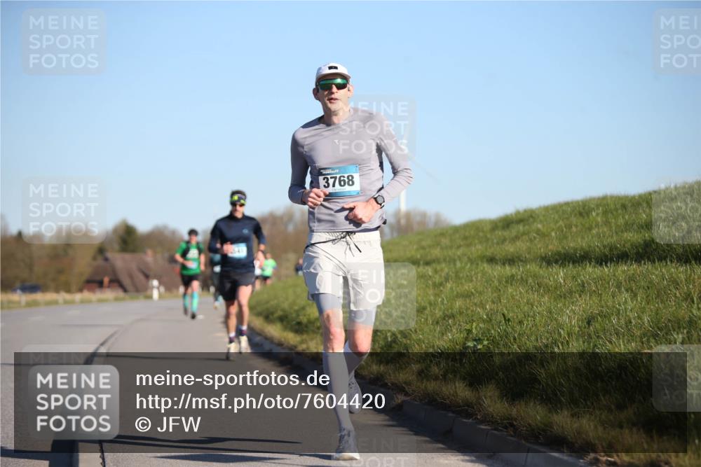 06.04.2025 - 44. Internationalen Wilhelmsburger Insellauf Jannik Wohlers http://msf.ph/oto/7604420 06.04.2025 09:21:50 Laufen 3768 meine-sportfotos.de