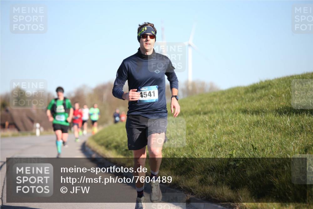 06.04.2025 - 44. Internationalen Wilhelmsburger Insellauf Jannik Wohlers http://msf.ph/oto/7604489 06.04.2025 09:21:53 Laufen 4541 meine-sportfotos.de