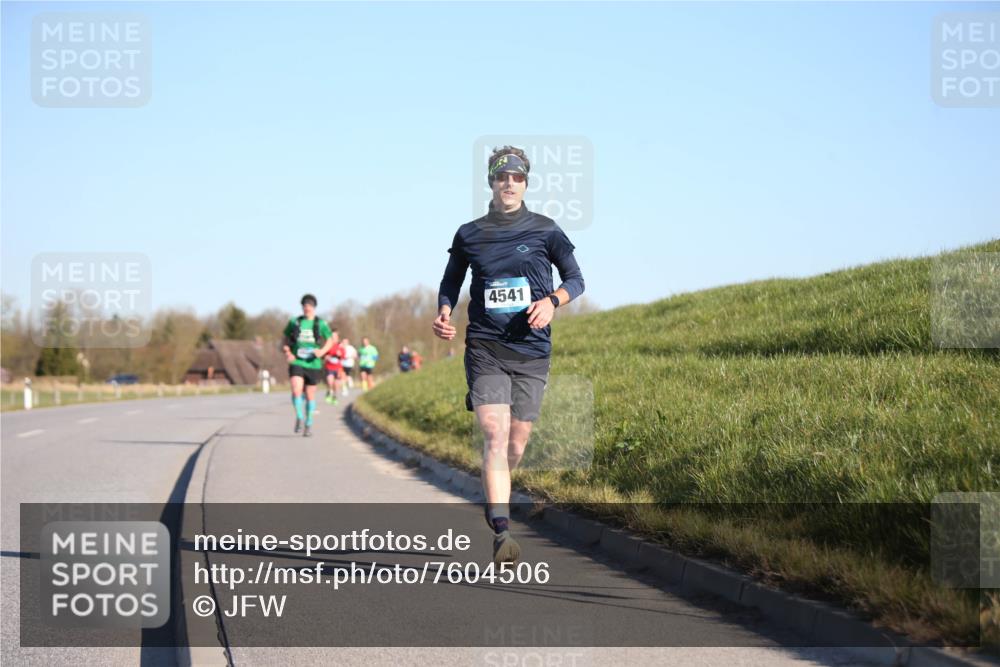 06.04.2025 - 44. Internationalen Wilhelmsburger Insellauf Jannik Wohlers http://msf.ph/oto/7604506 06.04.2025 09:21:53 Laufen 4541 meine-sportfotos.de