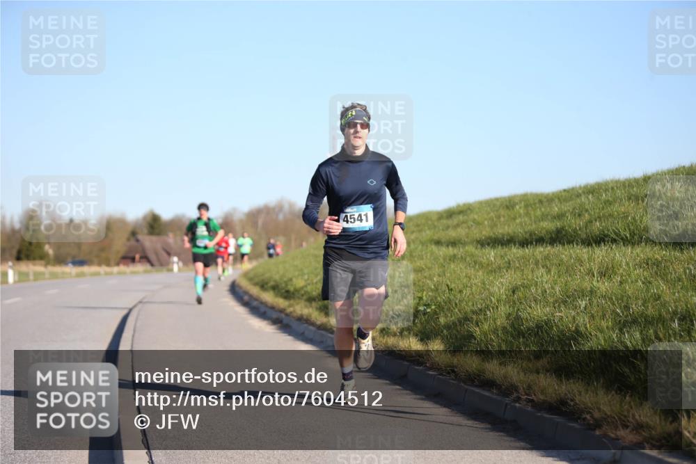06.04.2025 - 44. Internationalen Wilhelmsburger Insellauf Jannik Wohlers http://msf.ph/oto/7604512 06.04.2025 09:21:54 Laufen 4541 meine-sportfotos.de