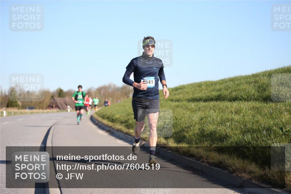 06.04.2025 - 44. Internationalen Wilhelmsburger Insellauf Jannik Wohlers http://msf.ph/oto/7604519 06.04.2025 09:21:54 Laufen 4541 meine-sportfotos.de