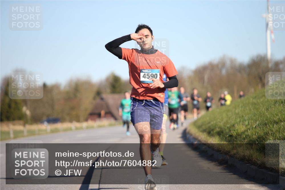 06.04.2025 - 44. Internationalen Wilhelmsburger Insellauf Jannik Wohlers http://msf.ph/oto/7604882 06.04.2025 09:22:19 Laufen 4590 meine-sportfotos.de