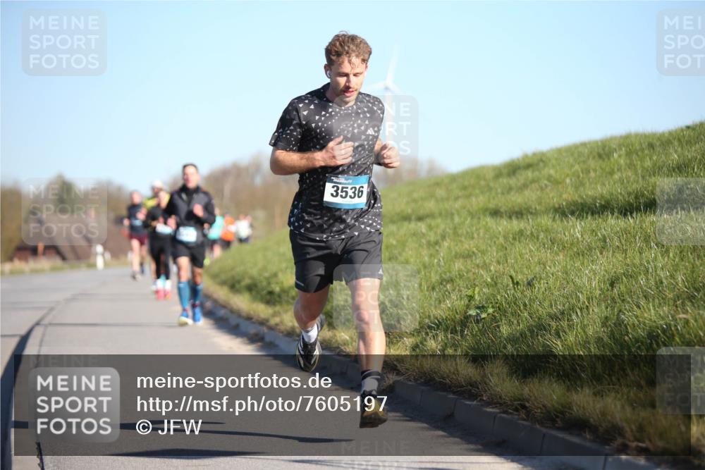 06.04.2025 - 44. Internationalen Wilhelmsburger Insellauf Jannik Wohlers http://msf.ph/oto/7605197 06.04.2025 09:22:35 Laufen 3536 meine-sportfotos.de