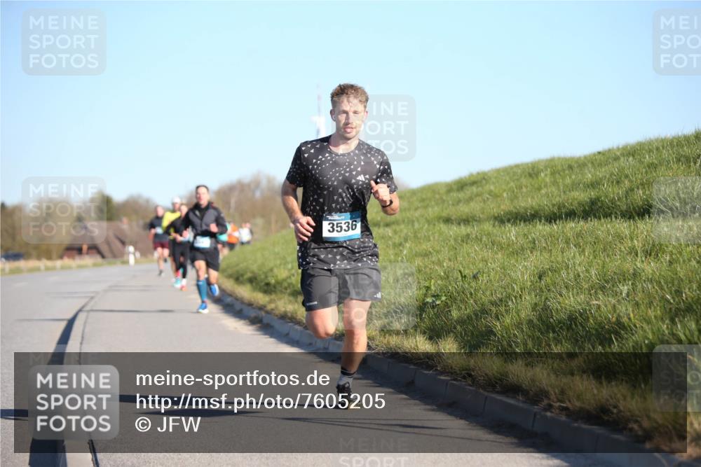 06.04.2025 - 44. Internationalen Wilhelmsburger Insellauf Jannik Wohlers http://msf.ph/oto/7605205 06.04.2025 09:22:36 Laufen 3536 meine-sportfotos.de