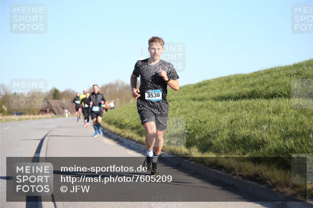 06.04.2025 - 44. Internationalen Wilhelmsburger Insellauf Jannik Wohlers http://msf.ph/oto/7605209 06.04.2025 09:22:36 Laufen 3536 meine-sportfotos.de