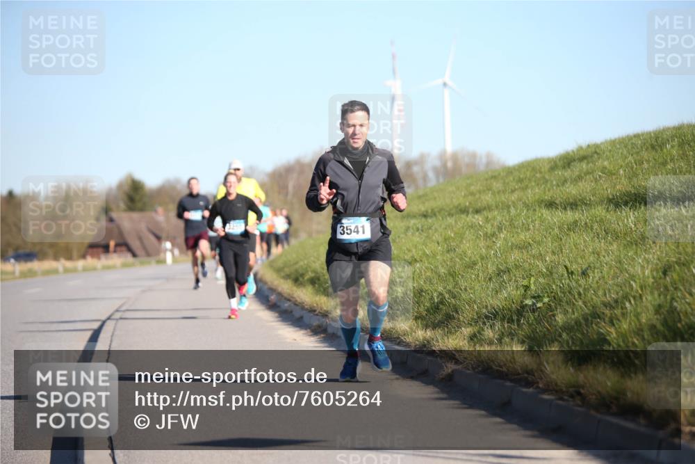 06.04.2025 - 44. Internationalen Wilhelmsburger Insellauf Jannik Wohlers http://msf.ph/oto/7605264 06.04.2025 09:22:39 Laufen 3541 meine-sportfotos.de