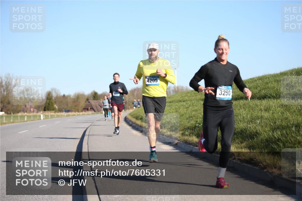 06.04.2025 - 44. Internationalen Wilhelmsburger Insellauf Jannik Wohlers http://msf.ph/oto/7605331 06.04.2025 09:22:44 Laufen 4311, 4205, 3250 meine-sportfotos.de