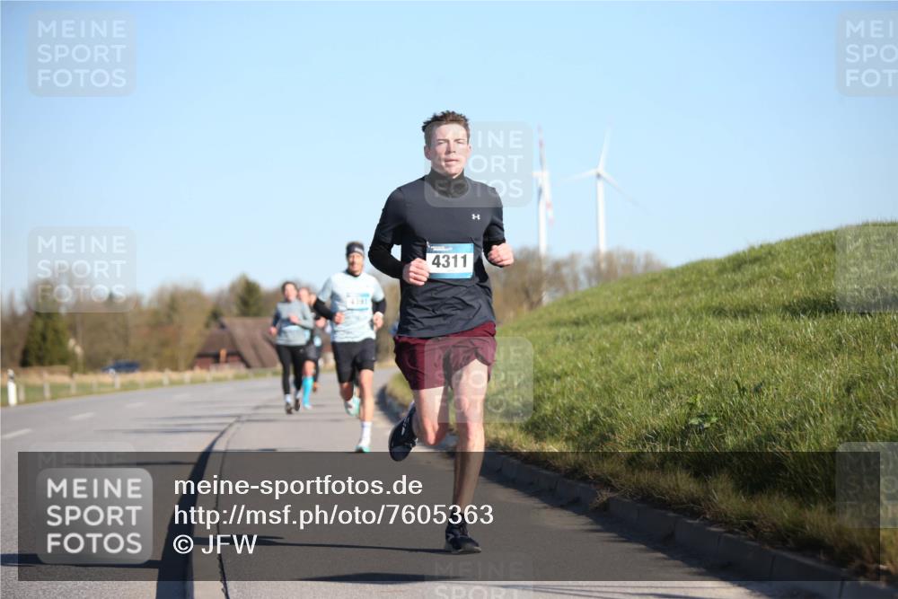 06.04.2025 - 44. Internationalen Wilhelmsburger Insellauf Jannik Wohlers http://msf.ph/oto/7605363 06.04.2025 09:22:46 Laufen 4391, 4311 meine-sportfotos.de