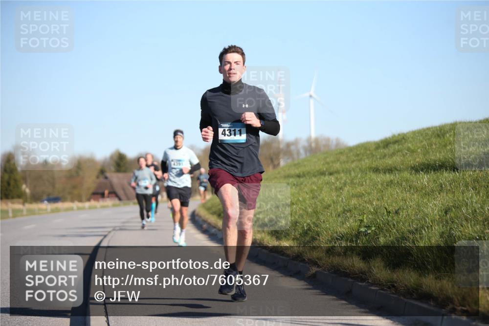 06.04.2025 - 44. Internationalen Wilhelmsburger Insellauf Jannik Wohlers http://msf.ph/oto/7605367 06.04.2025 09:22:46 Laufen 4391, 4311 meine-sportfotos.de