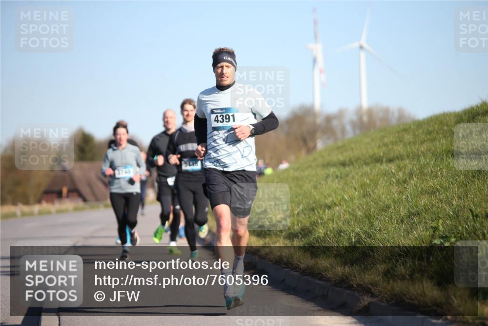 06.04.2025 - 44. Internationalen Wilhelmsburger Insellauf Jannik Wohlers http://msf.ph/oto/7605396 06.04.2025 09:22:48 Laufen 3748, 4391 meine-sportfotos.de