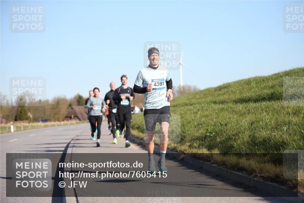 06.04.2025 - 44. Internationalen Wilhelmsburger Insellauf Jannik Wohlers http://msf.ph/oto/7605415 06.04.2025 09:22:49 Laufen 3748, 3448, 4391 meine-sportfotos.de