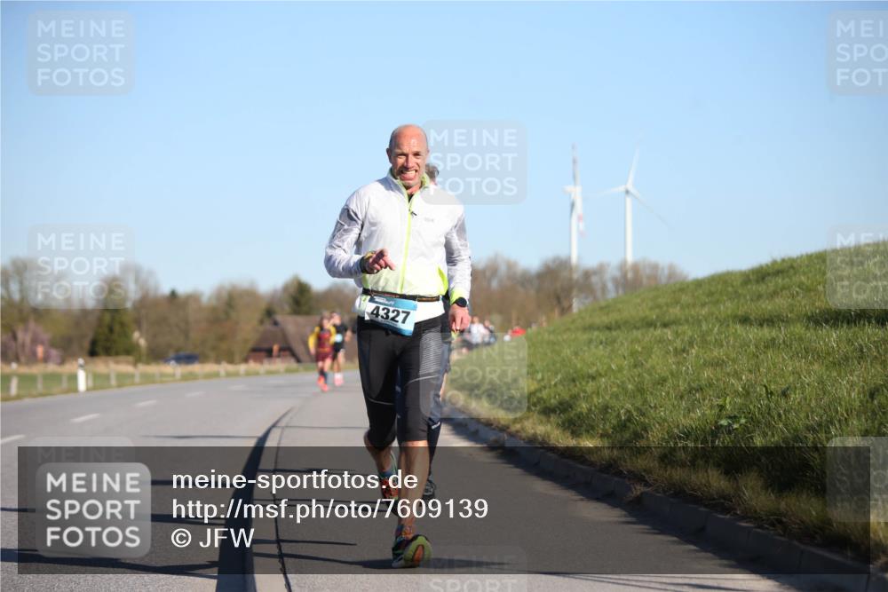 06.04.2025 - 44. Internationalen Wilhelmsburger Insellauf Jannik Wohlers http://msf.ph/oto/7609139 06.04.2025 09:23:01 Laufen 4327 meine-sportfotos.de
