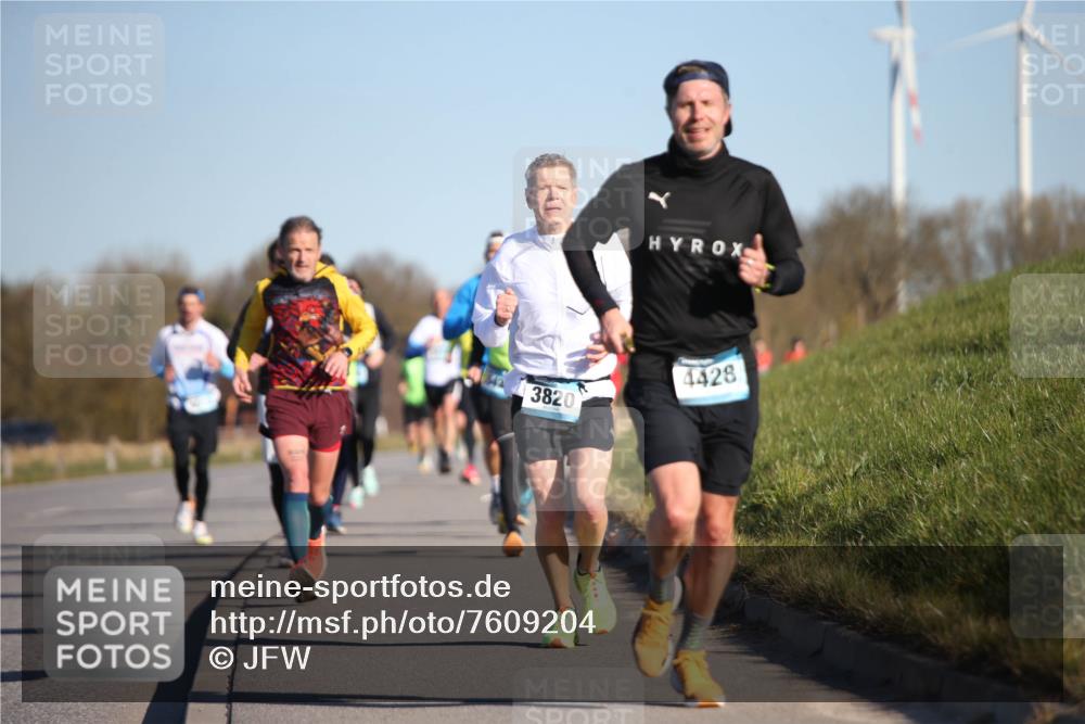 06.04.2025 - 44. Internationalen Wilhelmsburger Insellauf Jannik Wohlers http://msf.ph/oto/7609204 06.04.2025 09:23:10 Laufen 3820, 4428 meine-sportfotos.de