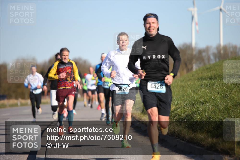 06.04.2025 - 44. Internationalen Wilhelmsburger Insellauf Jannik Wohlers http://msf.ph/oto/7609210 06.04.2025 09:23:10 Laufen 3820, 4428 meine-sportfotos.de